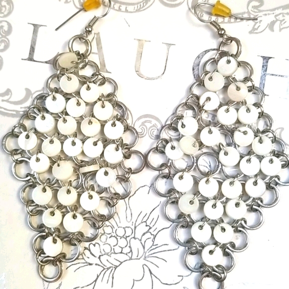 Vintage Boho 1970s Dangling Silver Tone Shell Disc Pierced Earrings - Picture 11 of 12